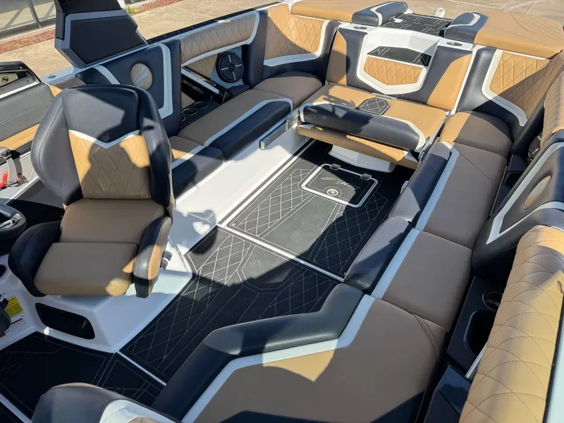 Slide: The Image of Tigé 25ZX 2020 - 19