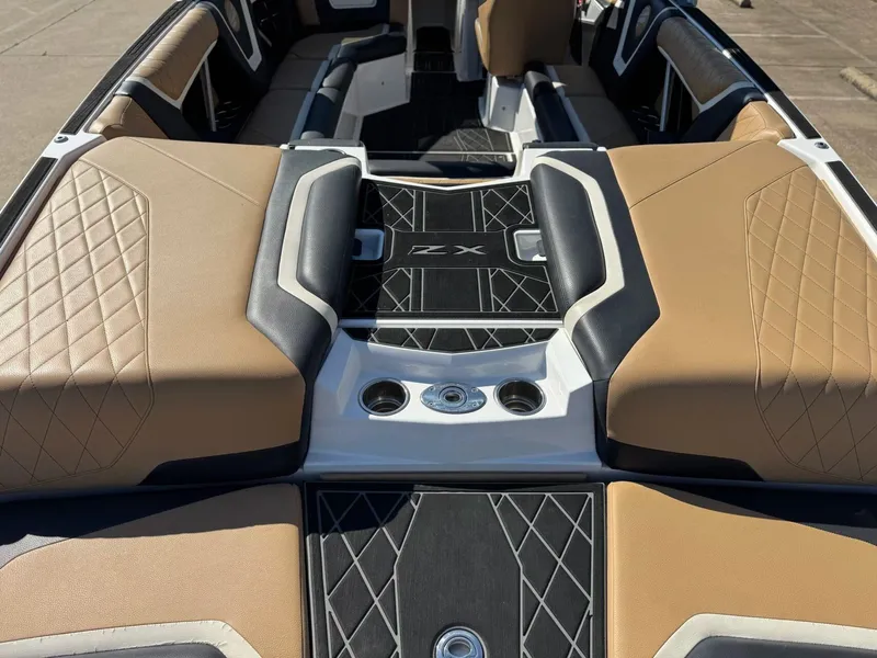 Slide: The Image of Tigé 25ZX 2020 - 7