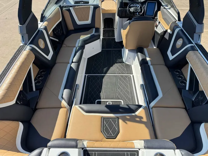 Slide: The Image of Tigé 25ZX 2020 - 8