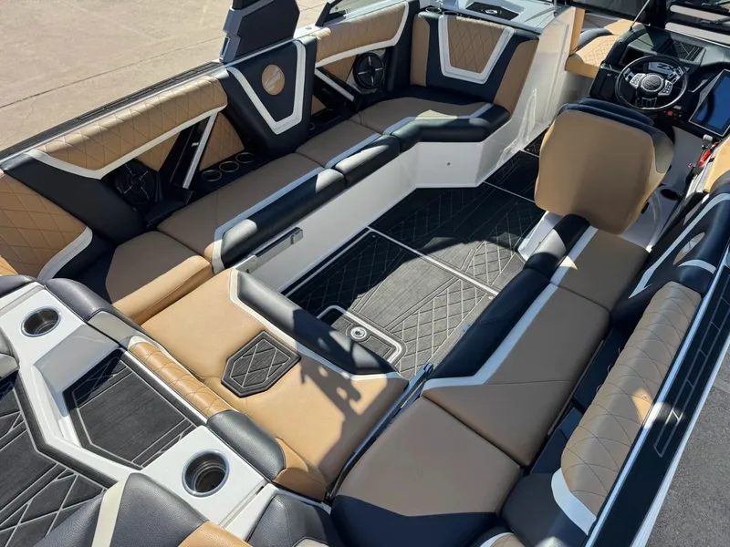 Slide: The Image of Tigé 25ZX 2020 - 9