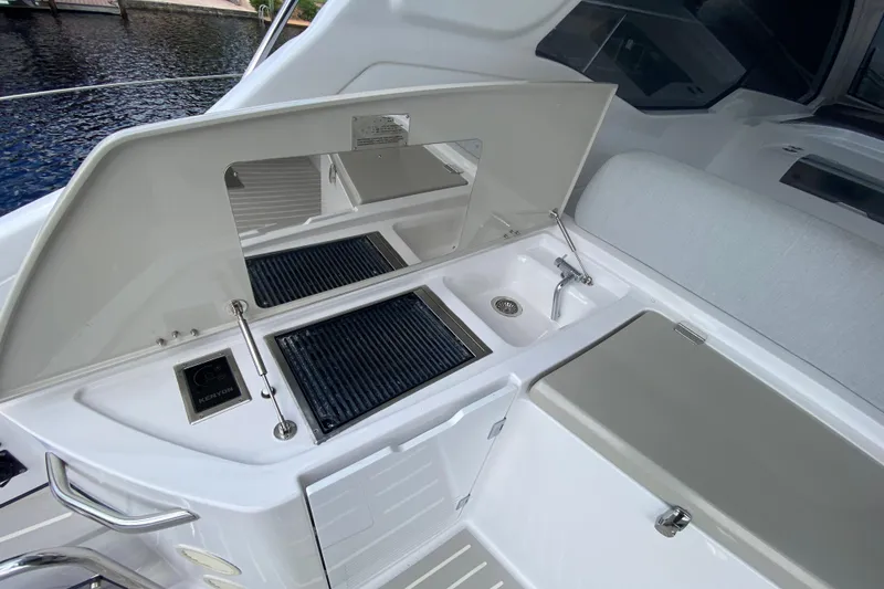 Slide: The Image of Outdoor kitchen on 2021 Azimut Atlantis 45 yacht with grill and sink. - 21