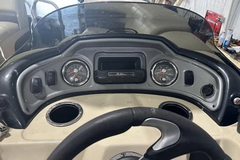 Slide: The Image of Dashboard of 2019 Sun Tracker Party Barge 22 RF DLX pontoon boat. - 8