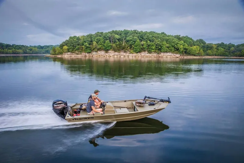 Slide: The Image of 2026 Tracker Grizzly 1648 SC boat transom with certification label and serial number. - 20