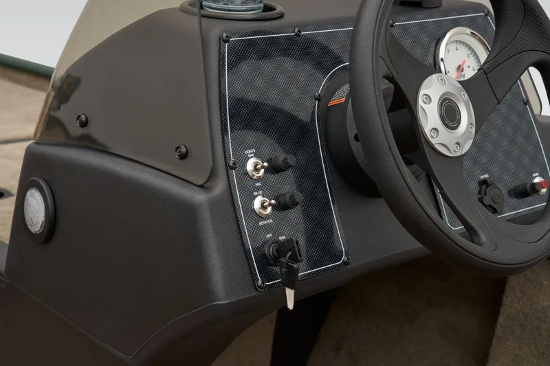 Slide: The Image of Tracker Bass Tracker Classic Limited 2026 - 33