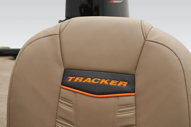 Slide: The Image of Tracker Bass Tracker Classic Limited 2026 - 36