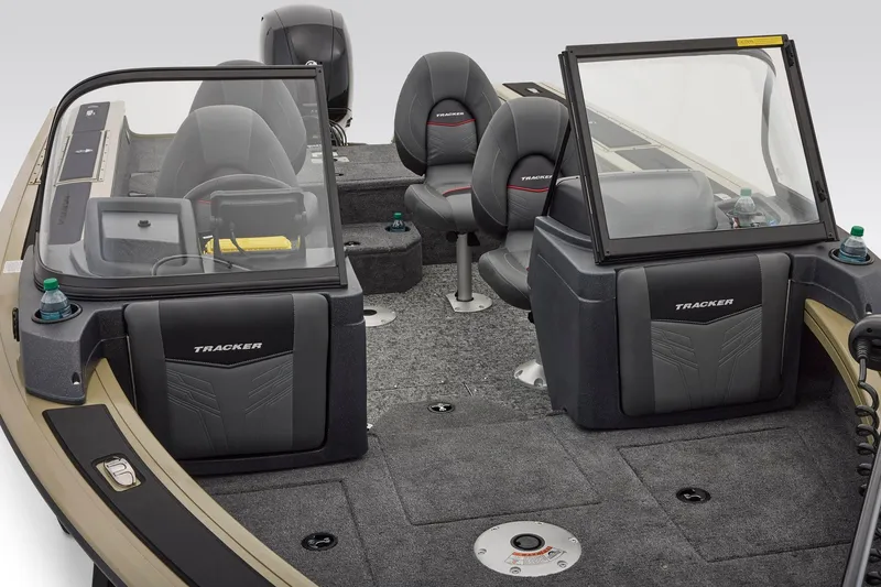 Slide: The Image of Tracker Targa V-18 Combo 2026 - 25