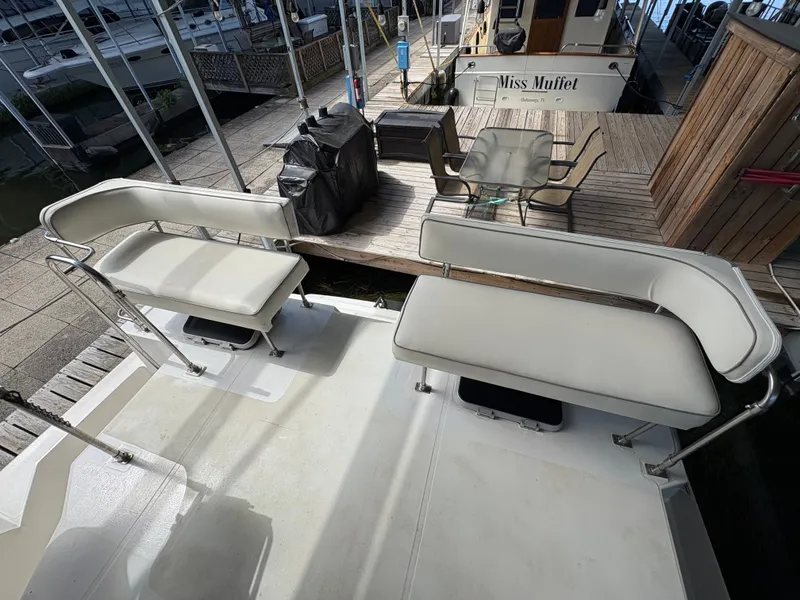 Slide: The Image of Bayliner 3450 TCM 1987 - 10