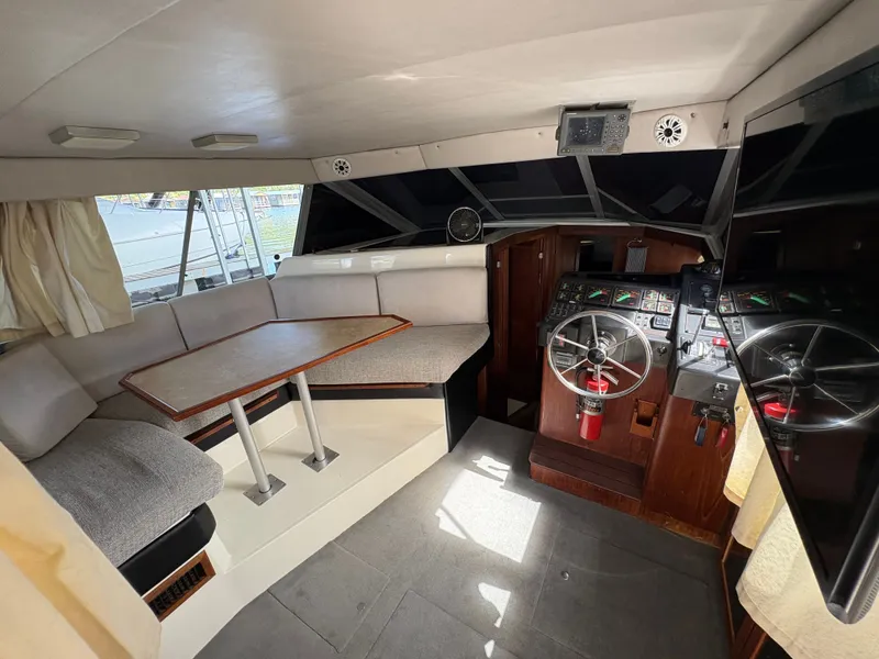 Slide: The Image of Bayliner 3450 TCM 1987 - 12