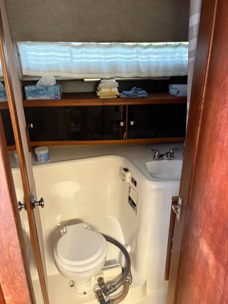 Slide: The Image of Bayliner 3450 TCM 1987 - 18