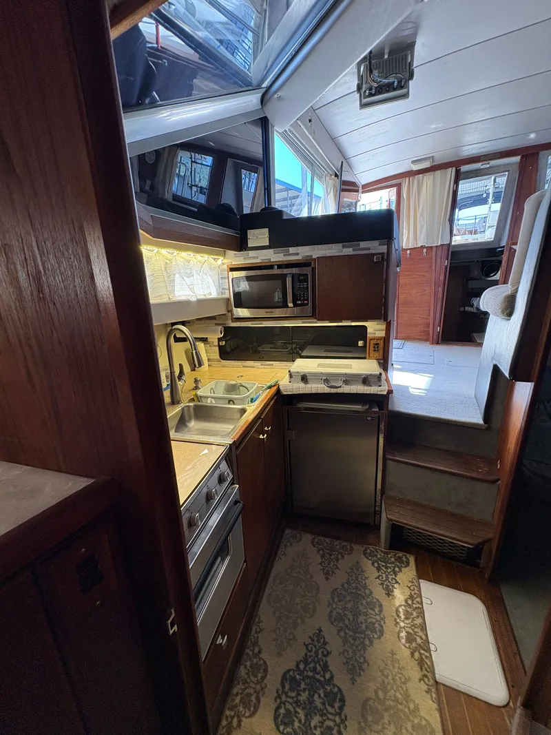 Slide: The Image of Bayliner 3450 TCM 1987 - 24