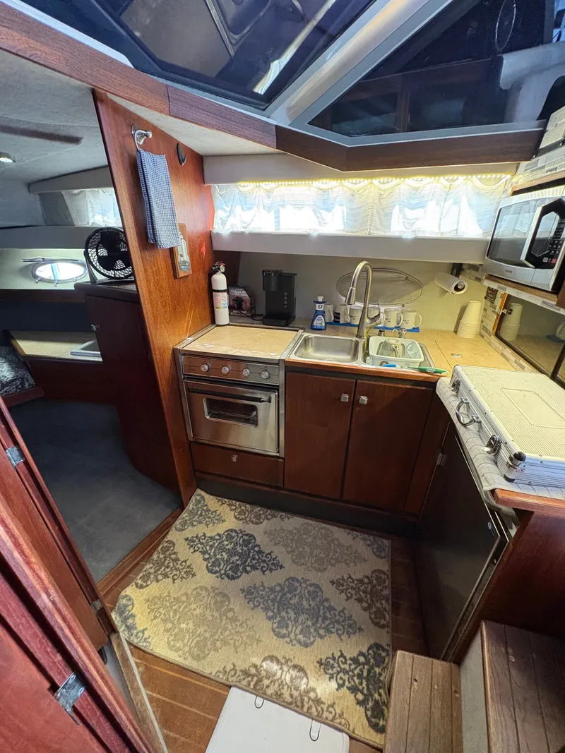 Slide: The Image of Bayliner 3450 TCM 1987 - 25