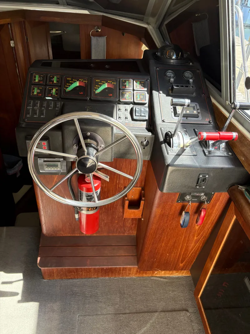 Slide: The Image of Bayliner 3450 TCM 1987 - 32