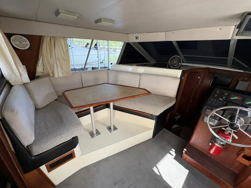 Slide: The Image of Bayliner 3450 TCM 1987 - 49