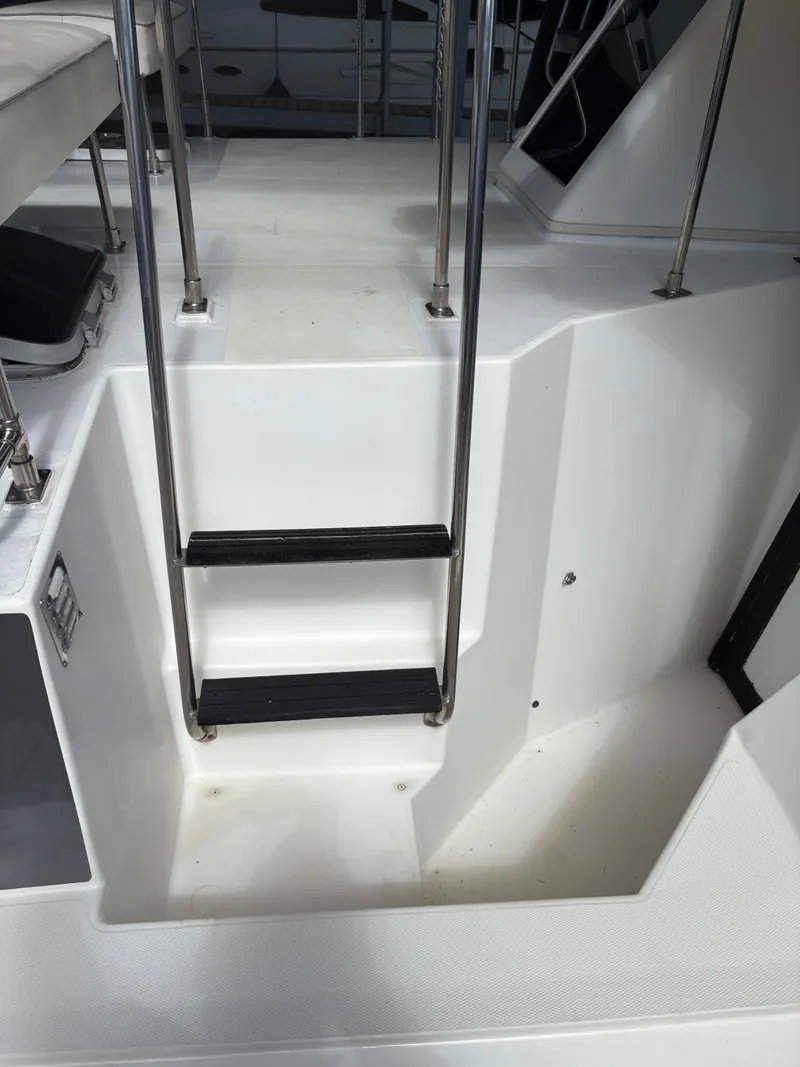 Slide: The Image of Bayliner 3450 TCM 1987 - 6