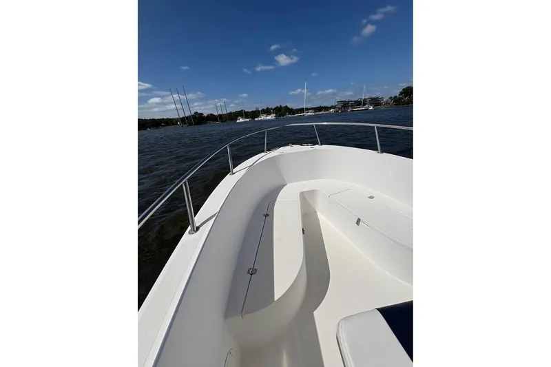 Slide: The Image of 2001 Edgewater 225CC boat on water, clear sky, and distant shoreline. - 17