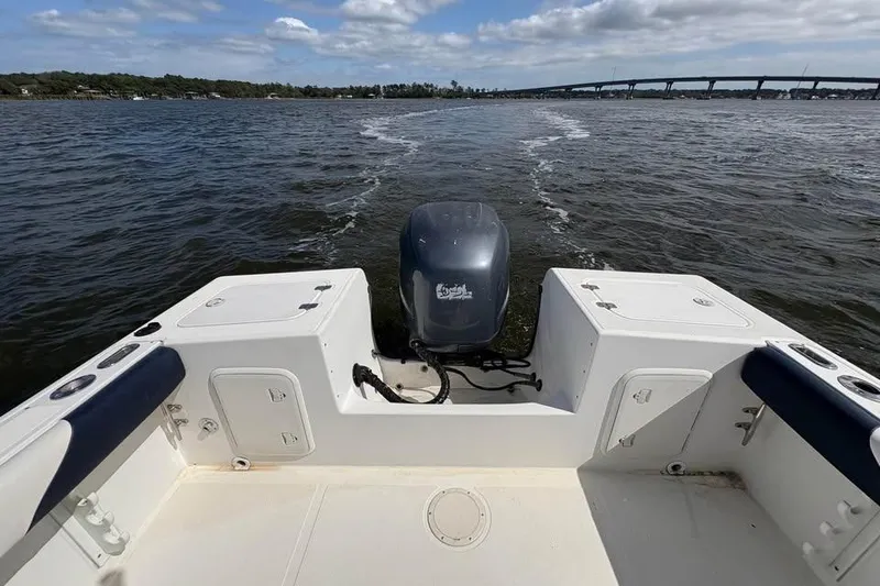 Slide: The Image of Edgewater 225CC 2001 boat on water, view of motor and open sea. - 8