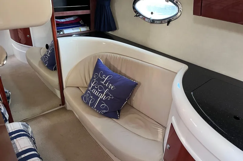Slide: The Image of Interior of 2006 Fairline Targa 40 yacht with cozy seating and decorative pillows. - 26