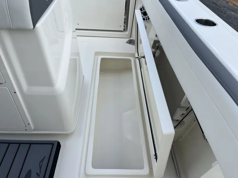 Slide: The Image of Cobia 245 Center Console 2026 - 41