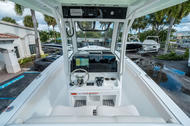 Slide: The Image of Sea Hunt Ultra 265 SE 2026 - 17