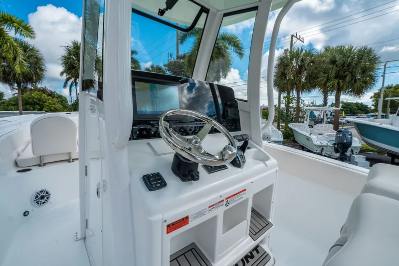 Slide: The Image of Sea Hunt Ultra 265 SE 2026 - 18