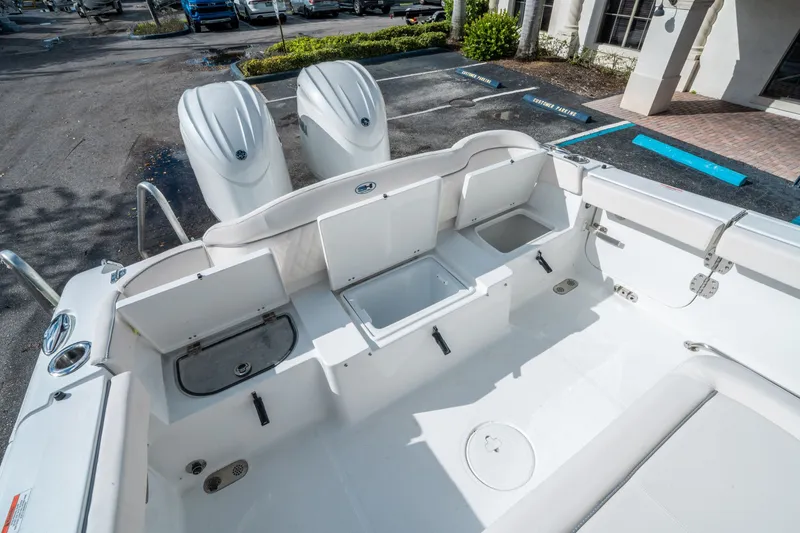 Slide: The Image of Sea Hunt Ultra 265 SE 2026 - 12