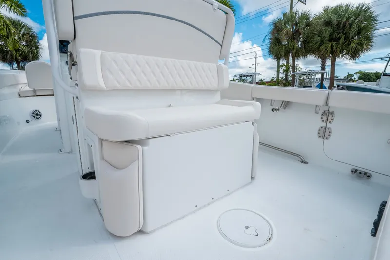 Slide: The Image of Sea Hunt Ultra 265 SE 2026 - 13