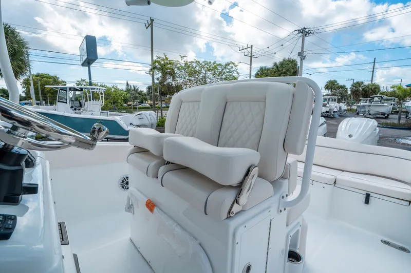 Slide: The Image of Sea Hunt Ultra 265 SE 2026 - 19