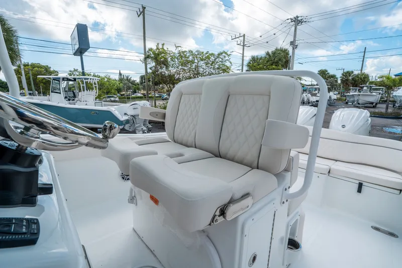 Slide: The Image of Sea Hunt Ultra 265 SE 2026 - 20