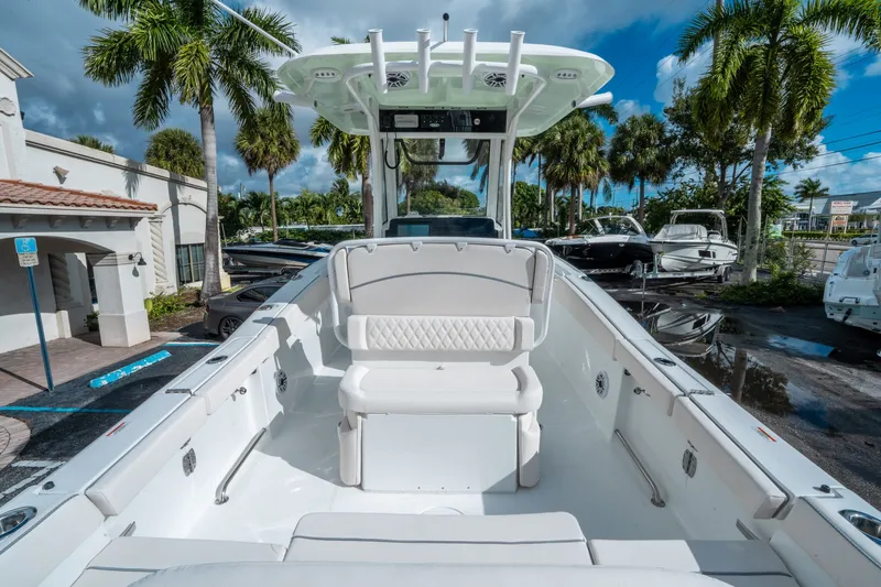 Slide: The Image of Sea Hunt Ultra 265 SE 2026 - 9