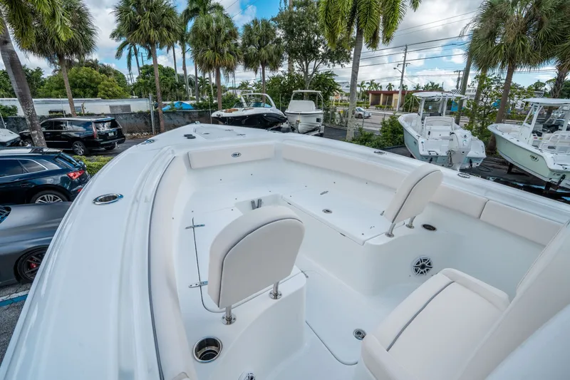 Slide: The Image of Sea Hunt Ultra 265 SE 2026 - 23