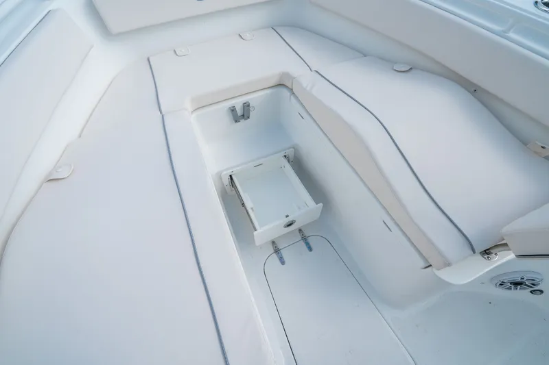 Slide: The Image of Sea Hunt Ultra 265 SE 2026 - 25