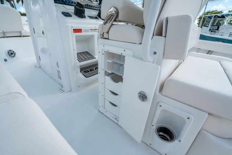 Slide: The Image of Sea Hunt Ultra 265 SE 2026 - 15