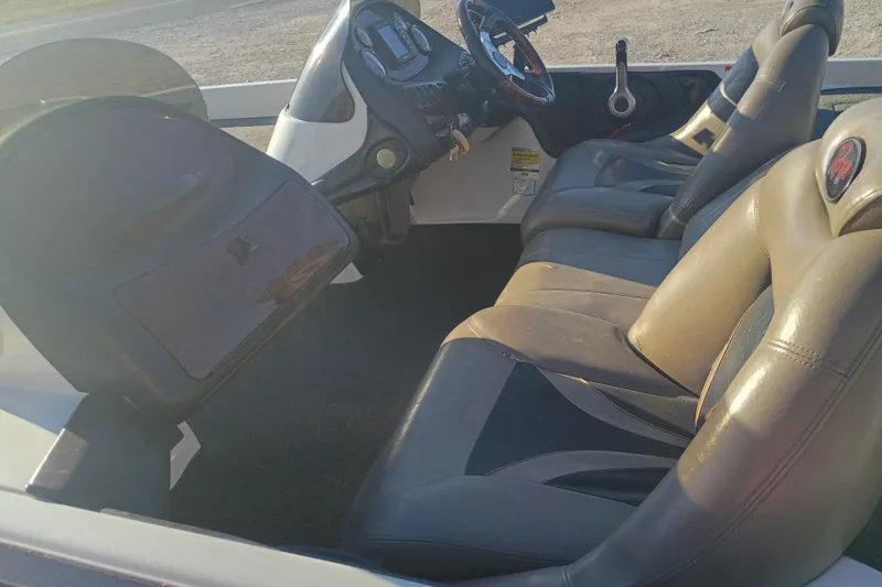 Slide: The Image of 2005 Ranger 519SVX Comanche boat interior with leather seats and steering console. - 14