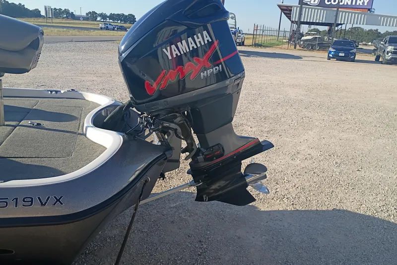 Slide: The Image of 2005 Ranger 519SVX Comanche boat with Yamaha VMAX HPDI outboard motor. - 2
