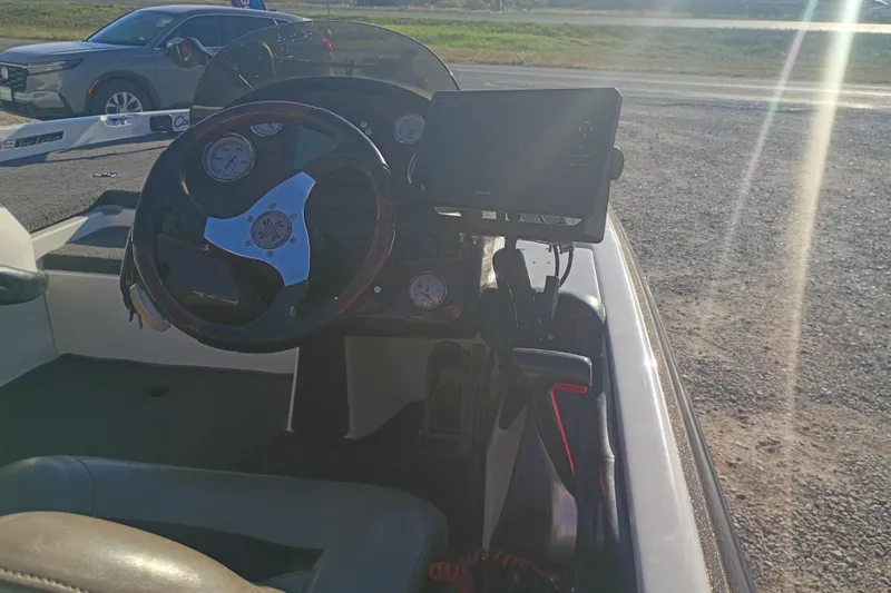 Slide: The Image of 2005 Ranger 519SVX Comanche boat dashboard with steering wheel and electronic display. - 7