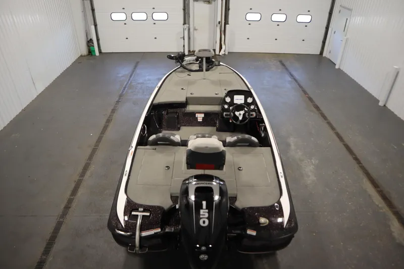 Slide: The Image of 2014 Nitro Z-7 boat in a garage, featuring a 150 horsepower engine. - 10