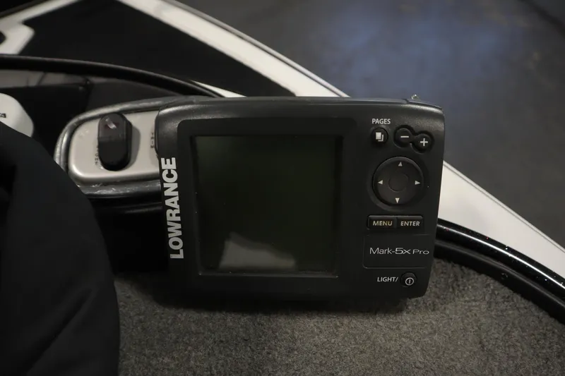 Slide: The Image of Lowrance Mark-5x Pro fishfinder on 2014 Nitro Z-7 boat dashboard. - 16