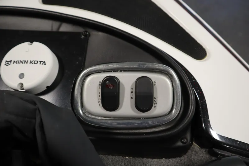 Slide: The Image of Control panel of a 2014 Nitro Z-7 boat with Minn Kota accessory. - 17