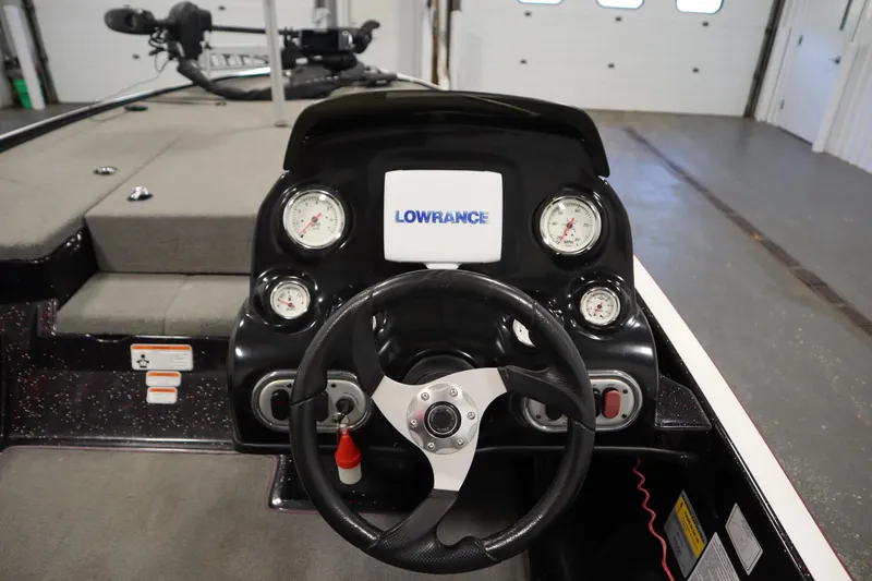 Slide: The Image of 2014 Nitro Z-7 boat dashboard with Lowrance display and steering wheel. - 25