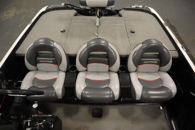 Slide: The Image of 2014 Nitro Z-7 boat interior with three gray and white seats. - 32