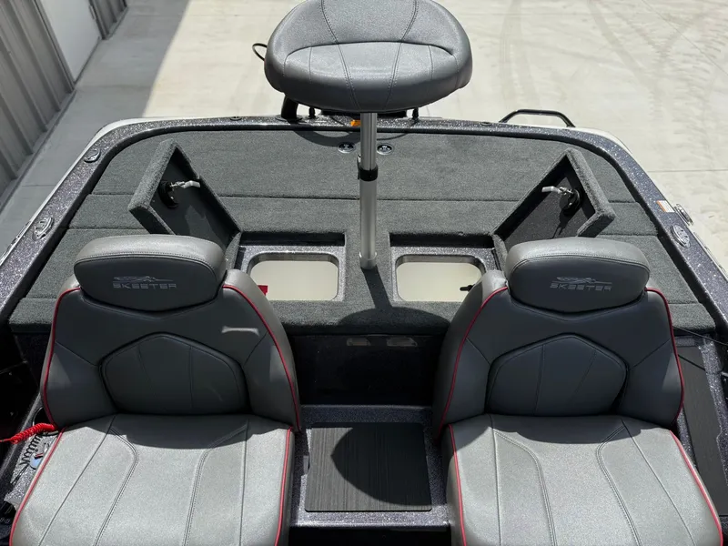 Slide: The Image of Skeeter ZX150| 19' 2025 - 10