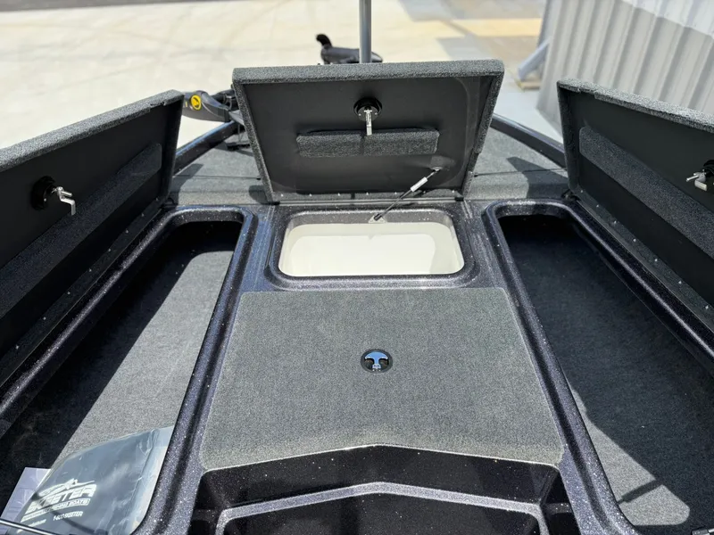 Slide: The Image of Skeeter ZX150| 19' 2025 - 11