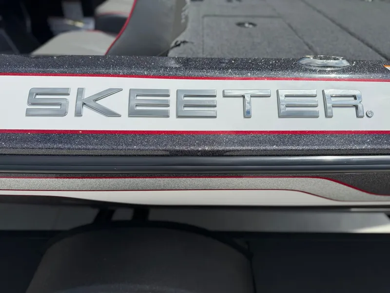 Slide: The Image of Skeeter ZX150| 19' 2025 - 4
