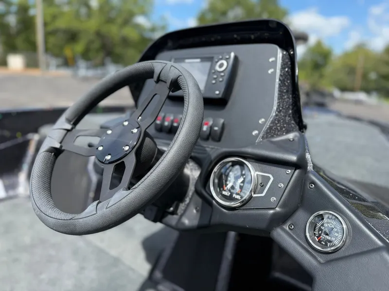 Slide: The Image of Skeeter ZX150| 19' 2025 - 6