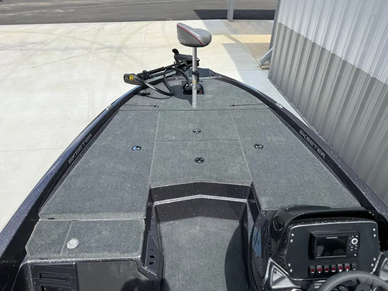 Slide: The Image of Skeeter ZX150| 19' 2025 - 9