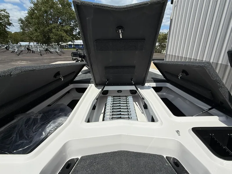 Slide: The Image of Skeeter ZXR19| 20' 2026 - 11