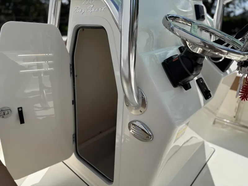 Slide: The Image of Pioneer 220 Bay Sport 2026 - 15