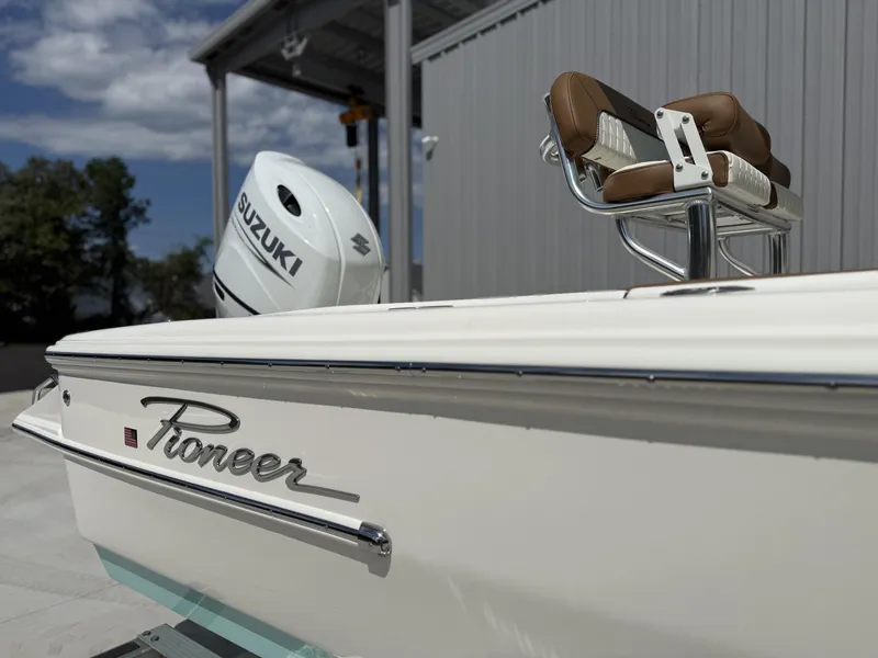 Slide: The Image of Pioneer 220 Bay Sport 2026 - 3