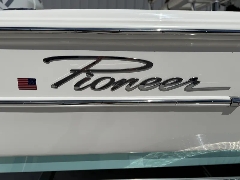 Slide: The Image of Pioneer 220 Bay Sport 2026 - 4