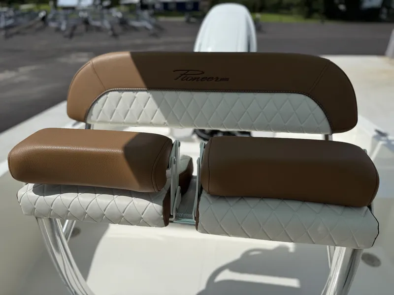 Slide: The Image of Pioneer 220 Bay Sport 2026 - 8